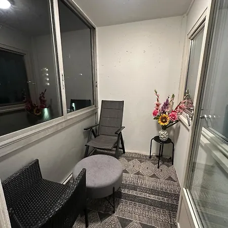Bright And Modern Three-room With Balcony 아파트